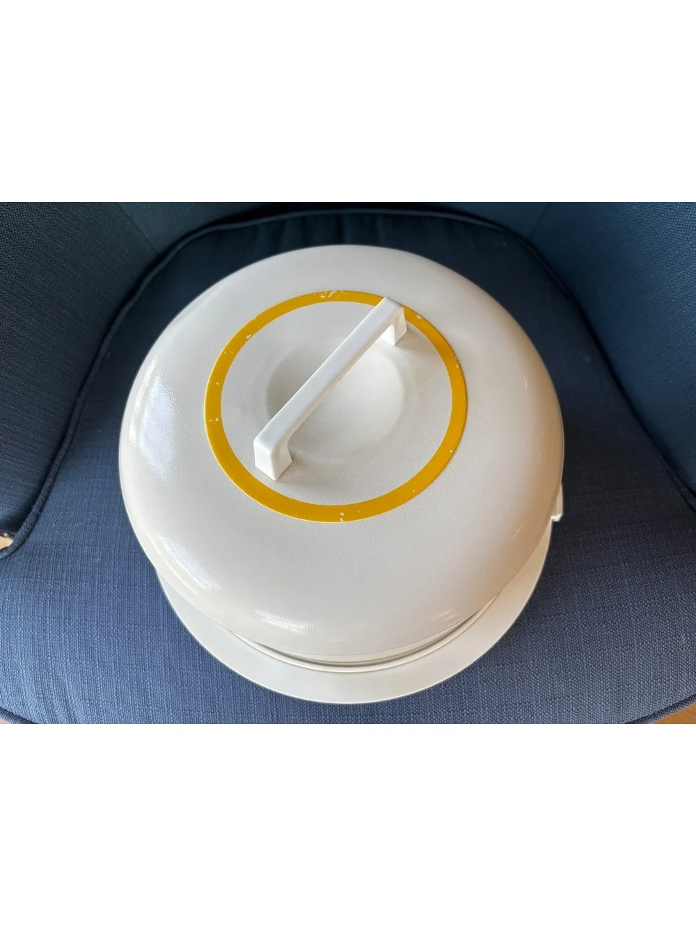 Vintage Atapco Cake Pie Carrier 5-000 Locking Lid Yellow Stripe Made USA